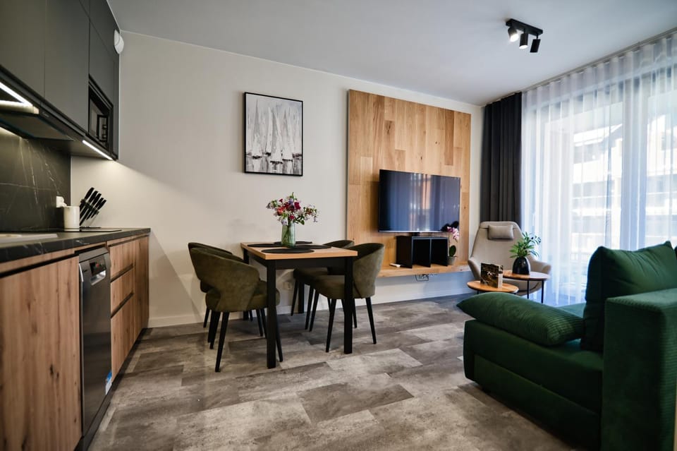 TV and multimedia, Kitchen or kitchenette, Living room, Seating area, Dining area
