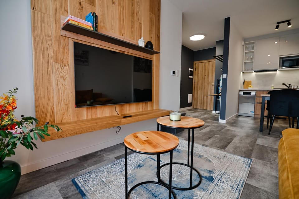 TV and multimedia, Kitchen or kitchenette, Living room, Seating area, Dining area, oven, stove