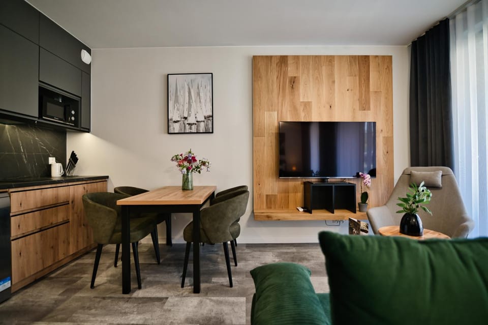 Communal lounge/ TV room, TV and multimedia, Kitchen or kitchenette, Living room, Seating area, Dining area, Evening entertainment