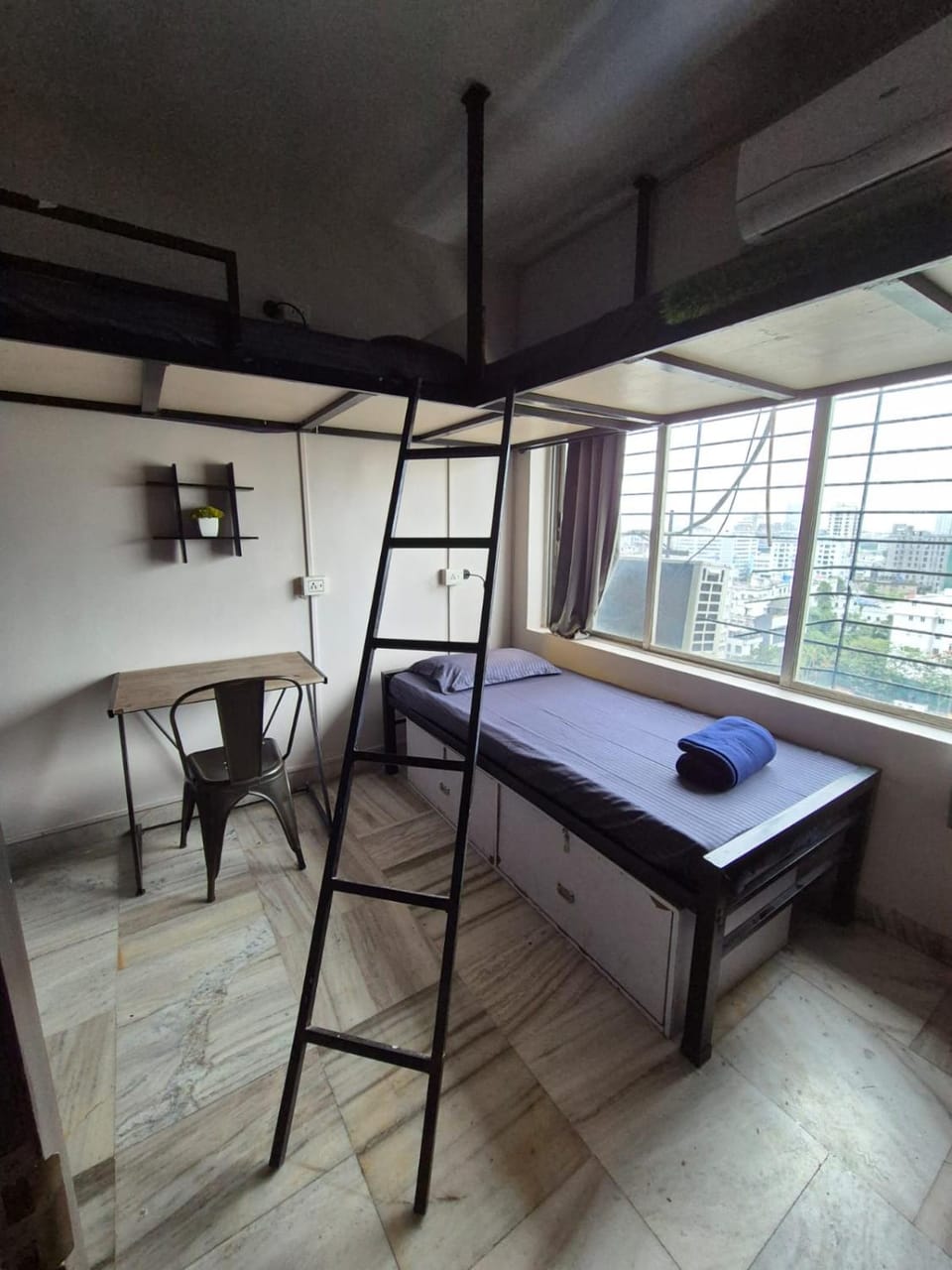 Bed, Photo of the whole room, bunk bed