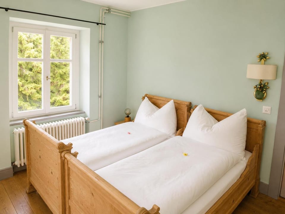 Gasthaus Crestasee Inn in Canton of Grisons