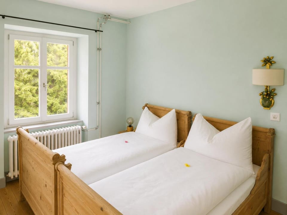 Gasthaus Crestasee Inn in Canton of Grisons