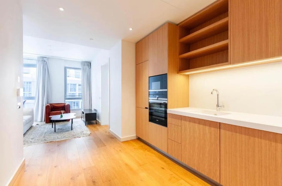 Spacious 2 bed 2 bath Battersea Powerstation Apartment Apartment in London