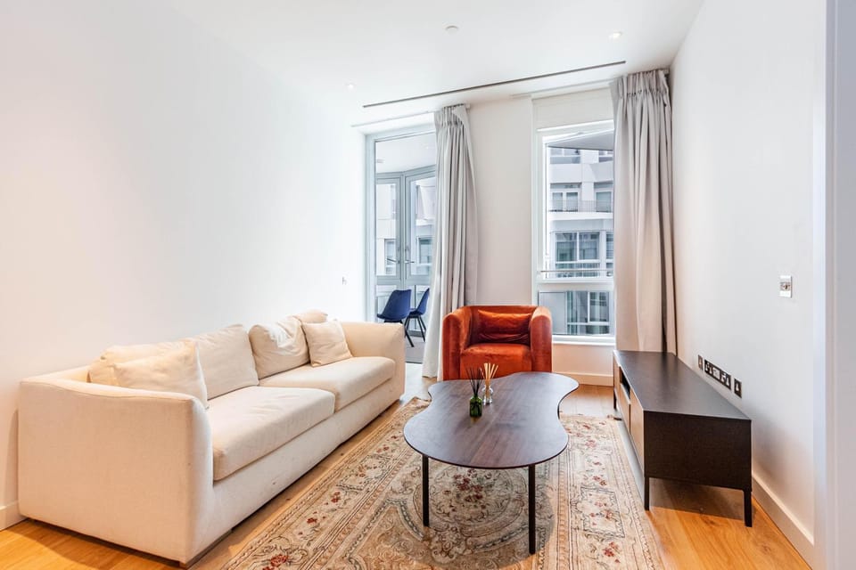 Spacious 2 bed 2 bath Battersea Powerstation Apartment Apartment in London