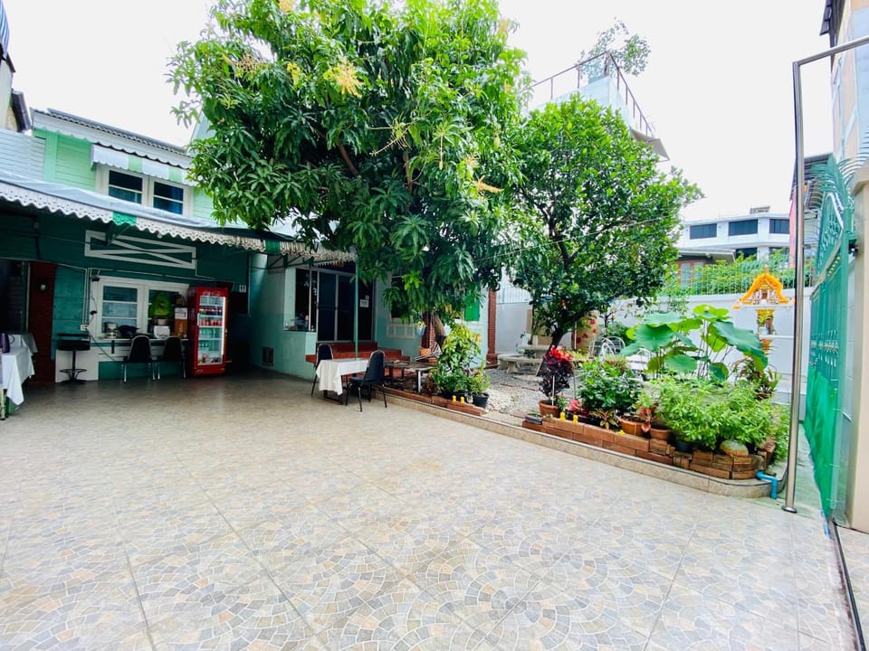 Property building, Day, Garden, Garden view