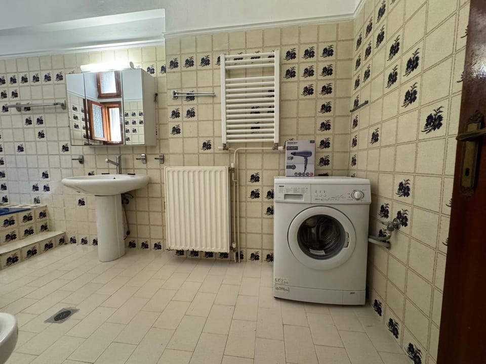 Bathroom, washing machine