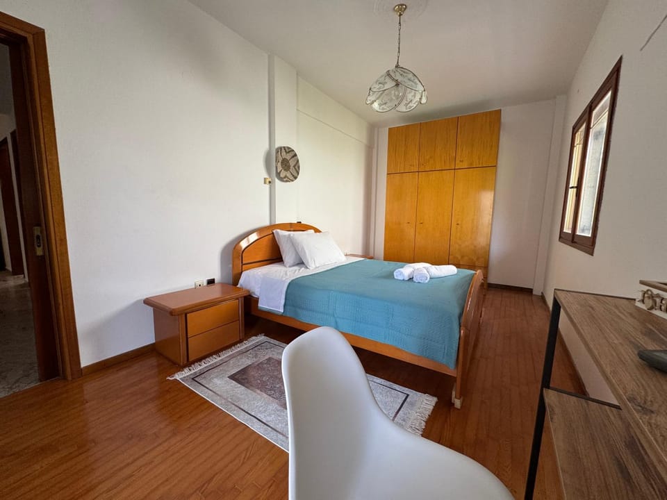 Bed, Photo of the whole room, wardrobe