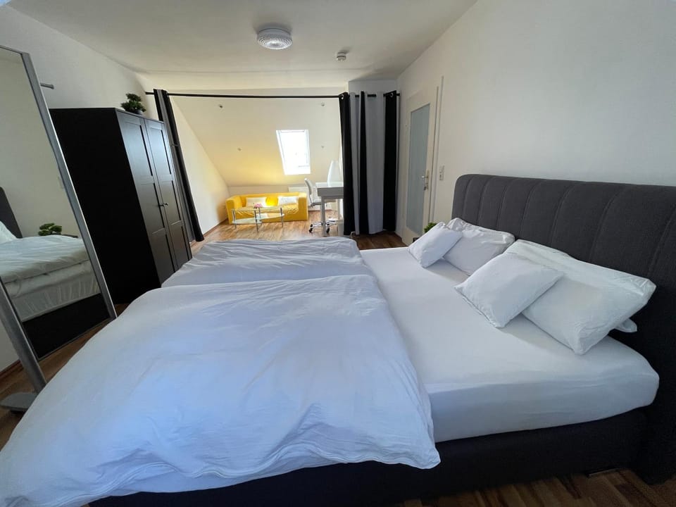 Geräumiges Komfort-Schlafzimmer im Zentrum von Kassel Vacation rental in Kassel