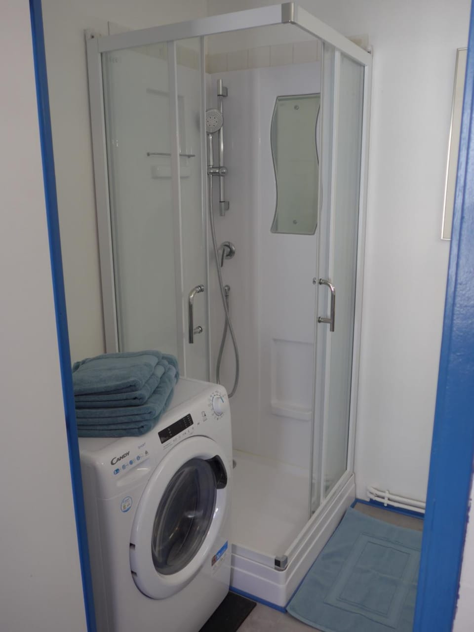 Shower, Bathroom, washing machine, dryer