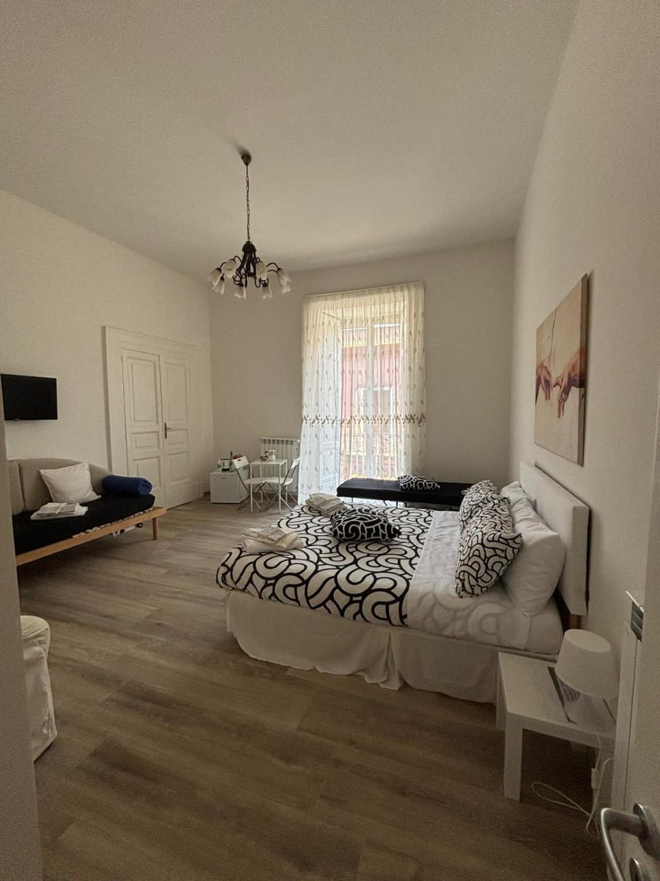 Photo of the whole room