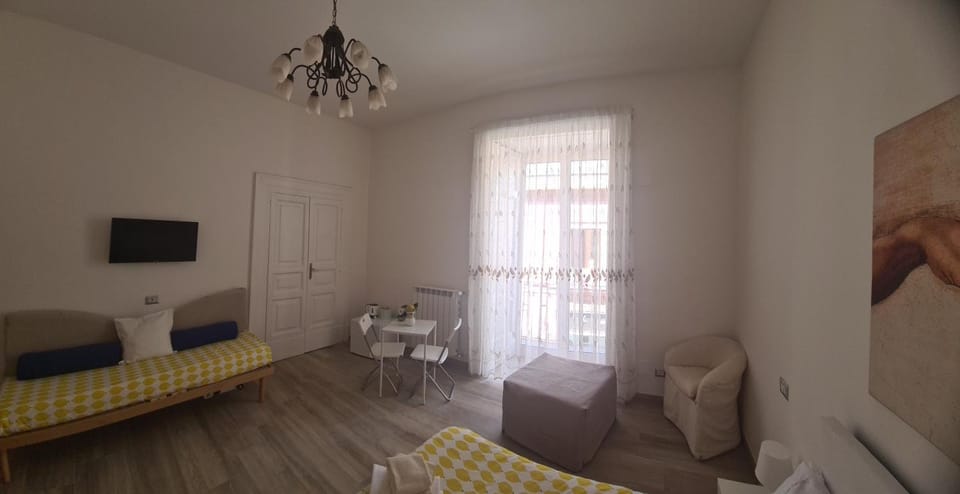 Living room, Photo of the whole room