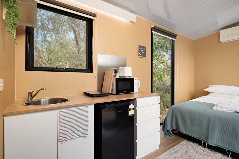 Bed, Kitchen or kitchenette