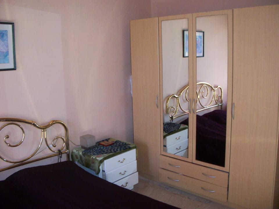 Bedroom, wardrobe