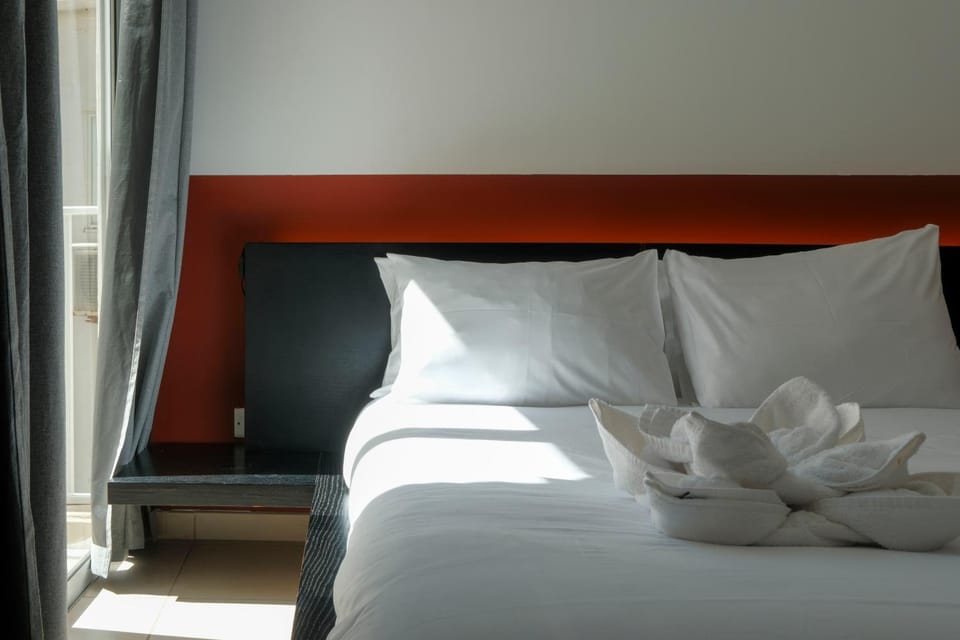 Bed, Bedroom, towels, towels