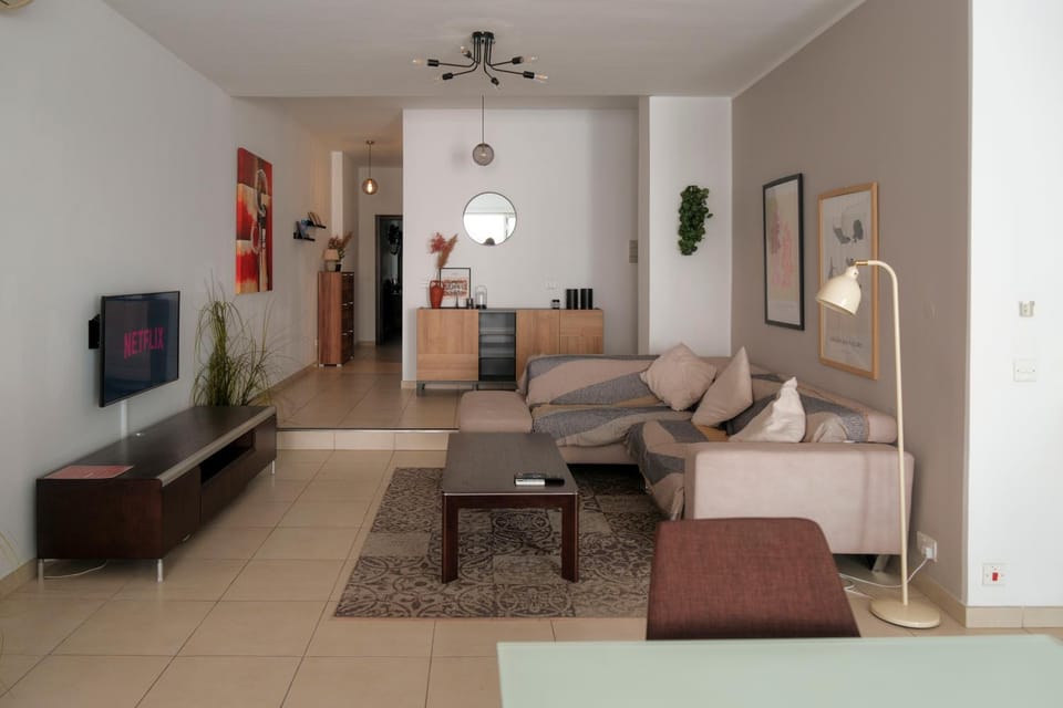 Communal lounge/ TV room, TV and multimedia, Living room, Photo of the whole room, Seating area, Evening entertainment, internet