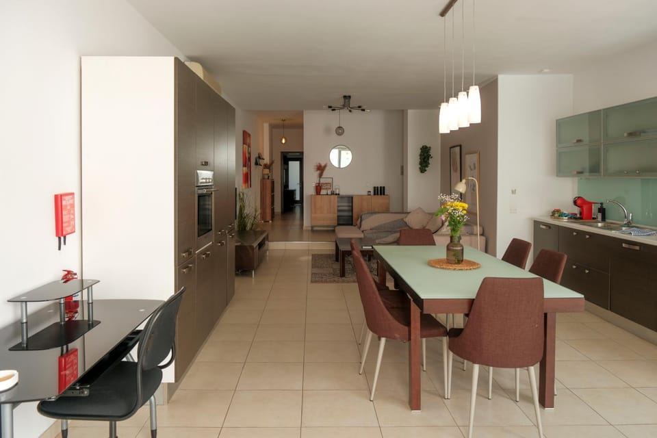 Kitchen or kitchenette, Living room, Photo of the whole room, Seating area, Dining area