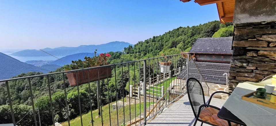 View (from property/room), Balcony/Terrace, Lake view