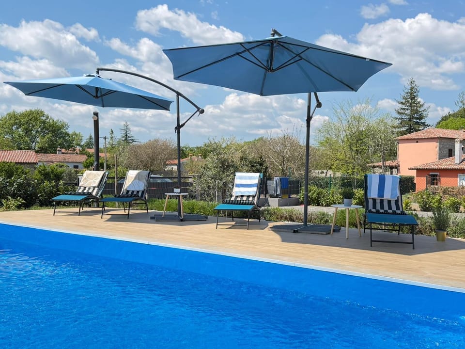 Day, Pool view, Swimming pool, sunbed