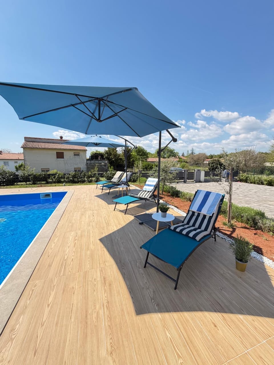 Pool view, Swimming pool, sunbed
