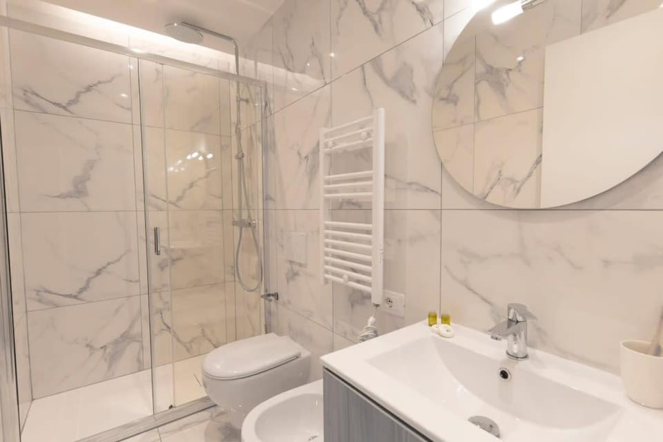 Modern Stylish Apartment - Isola & Central Station Apartment in Milan