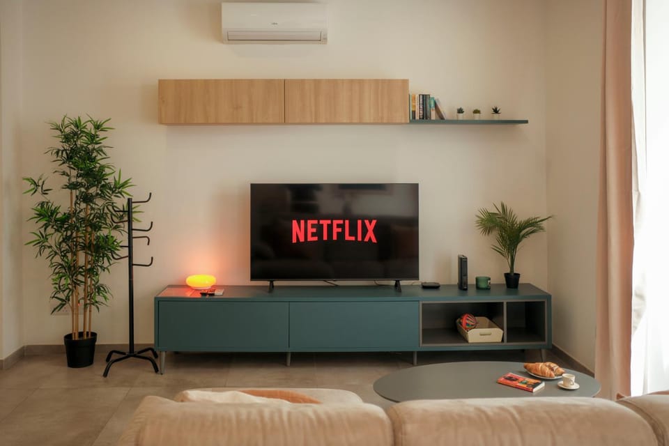 Communal lounge/ TV room, TV and multimedia, Living room, Photo of the whole room, Seating area, Evening entertainment, air conditioner