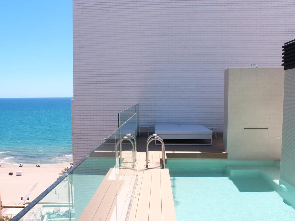 Sea view, Swimming pool, sunbed