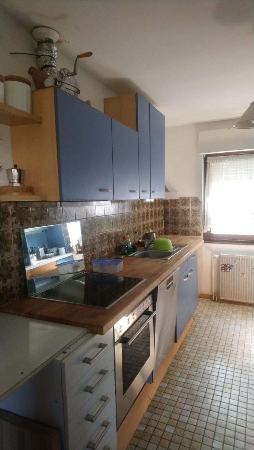 Kitchen or kitchenette, Kitchen or kitchenette, Communal kitchen, dishwasher, stove, kitchen