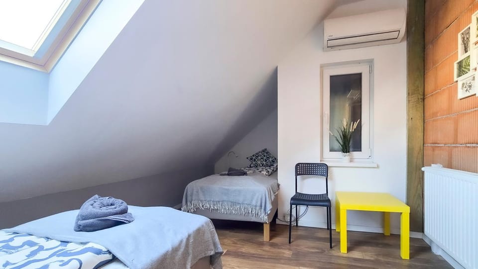 Bed, Bedroom, air conditioner