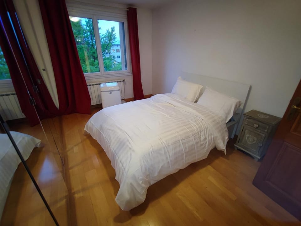 Cette Maison est la Vôtre Apartment in Suresnes