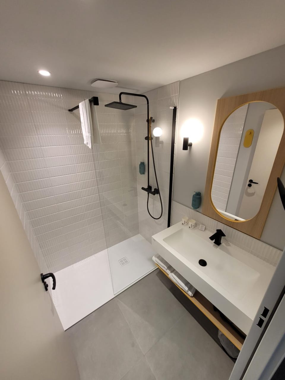 Shower, Bath, towels