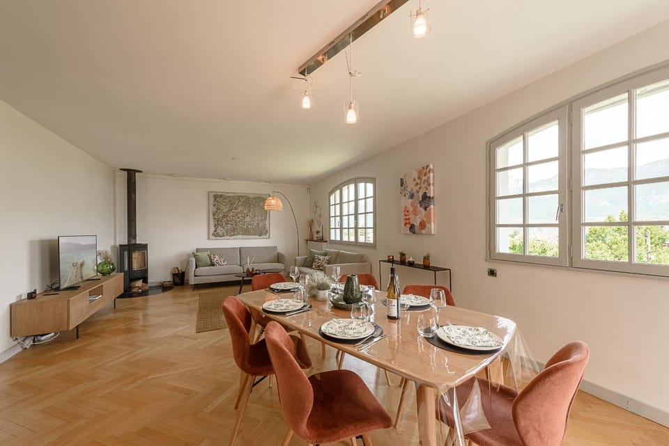 Living room, Dining area