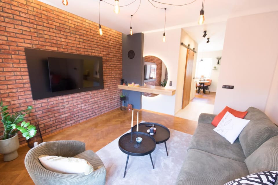 Communal lounge/ TV room, TV and multimedia, Living room, Seating area, Evening entertainment