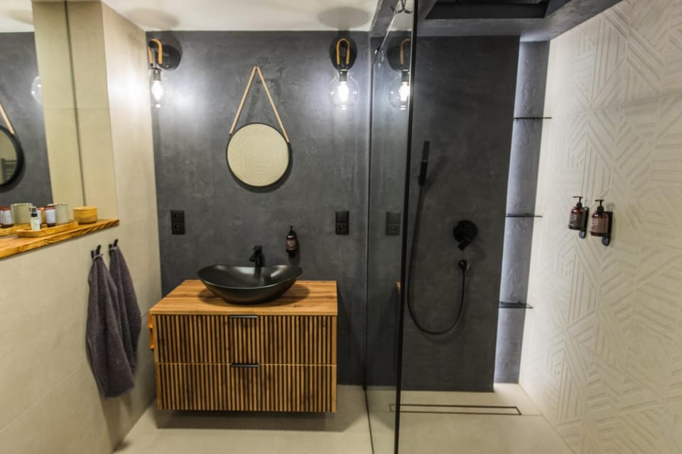 Shower, Bathroom, hair dryier, towels