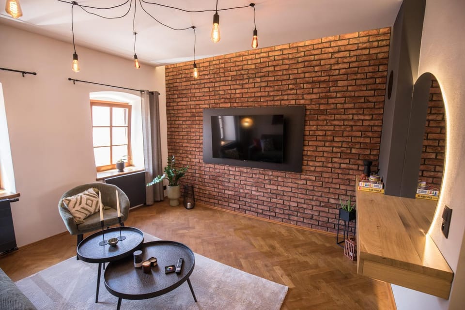 Communal lounge/ TV room, TV and multimedia, Living room, Seating area, Evening entertainment