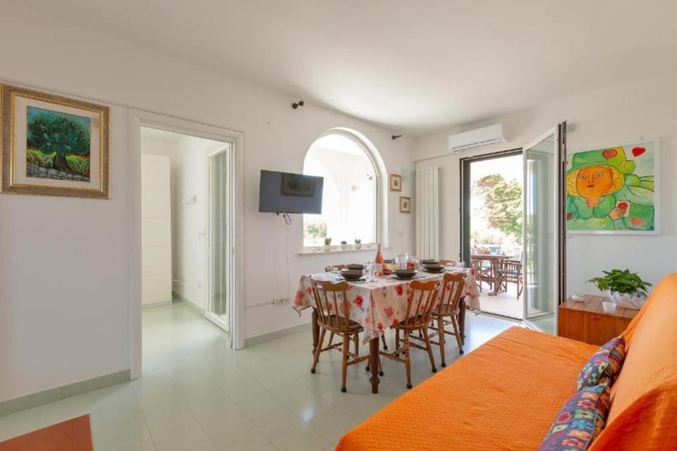 TV and multimedia, Living room, Dining area