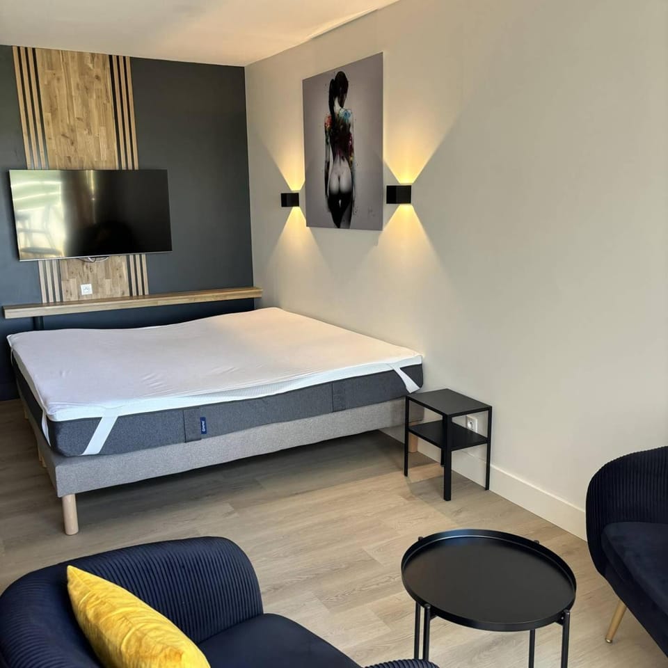 Bed, Photo of the whole room
