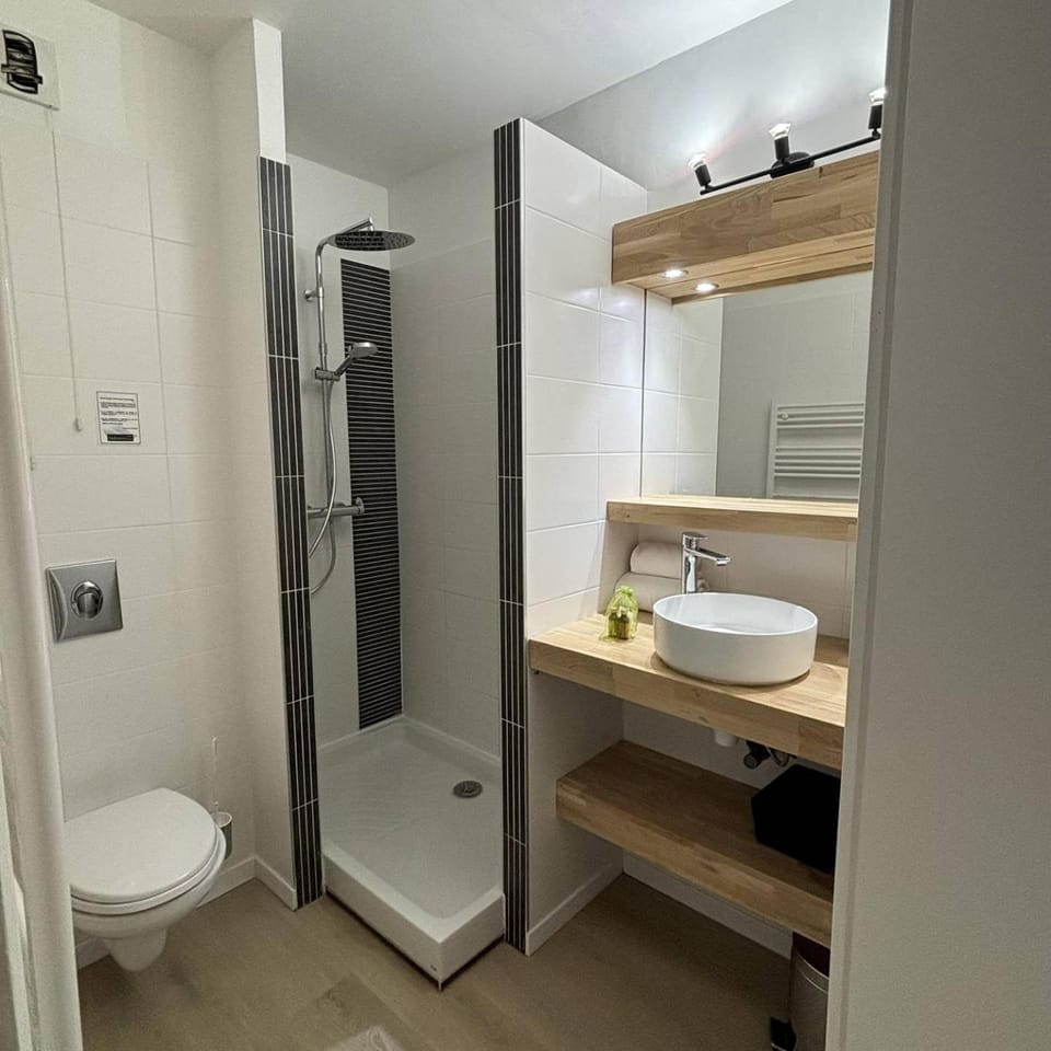 Shower, Toilet, Bathroom