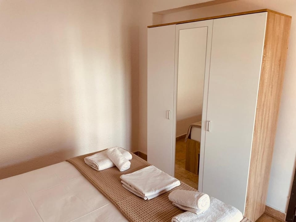 Bedroom, wardrobe