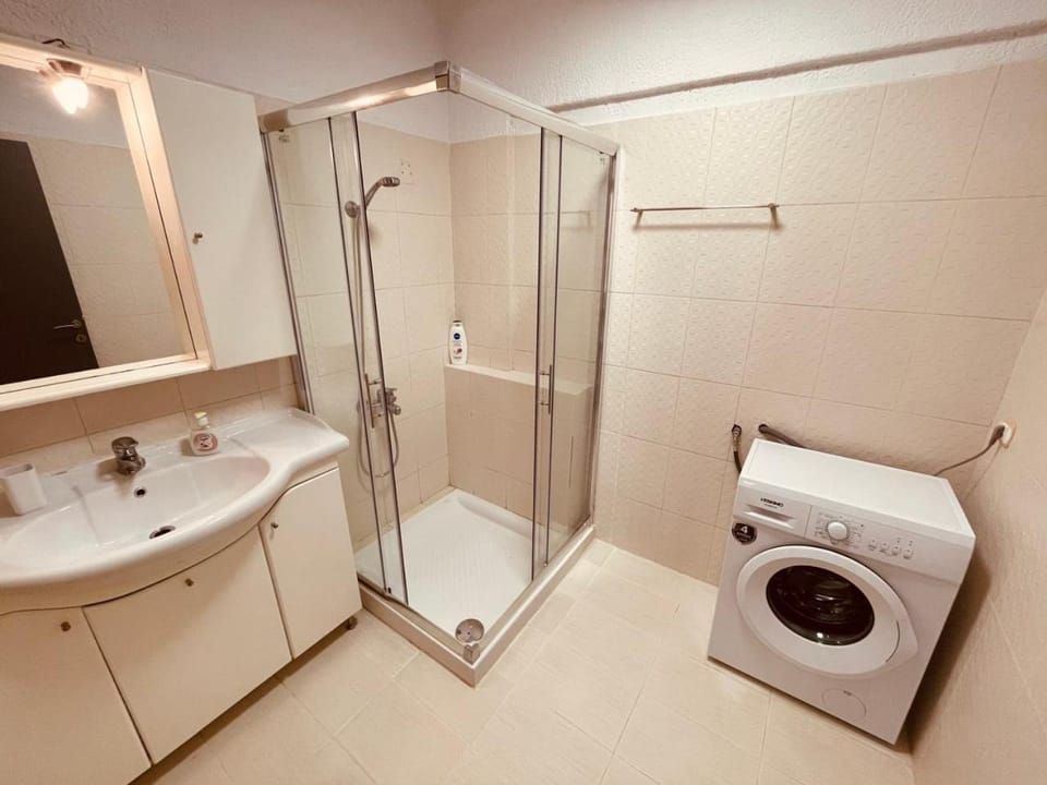 Bathroom, washing machine