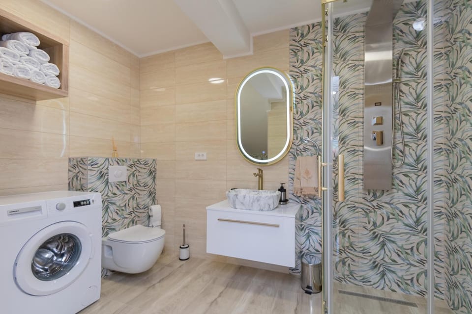 Shower, Toilet, Bathroom, washing machine
