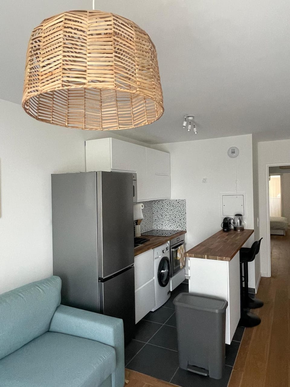 Dining area, minibar, oven, stove