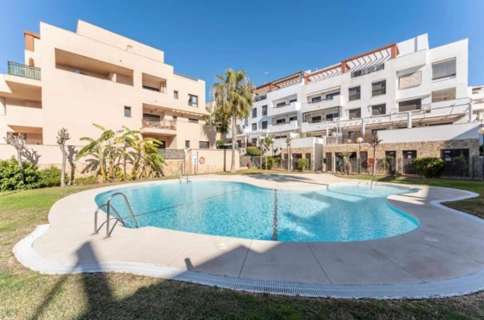 Property building, Day, Pool view, Swimming pool