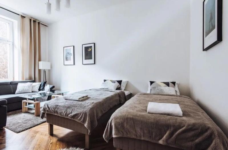 Bed, Photo of the whole room, Seating area, Bedroom, towels