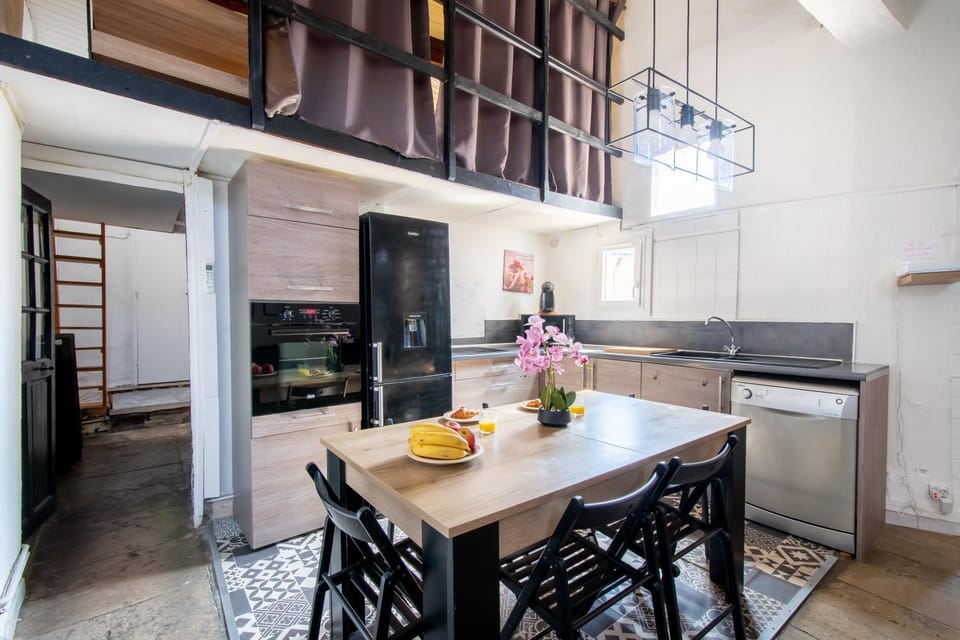 Kitchen or kitchenette, Food and drinks, Dining area, dishwasher, stove