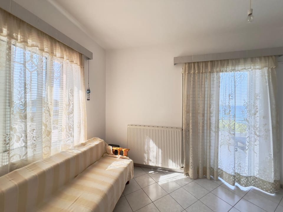 Bed, Photo of the whole room, Seating area