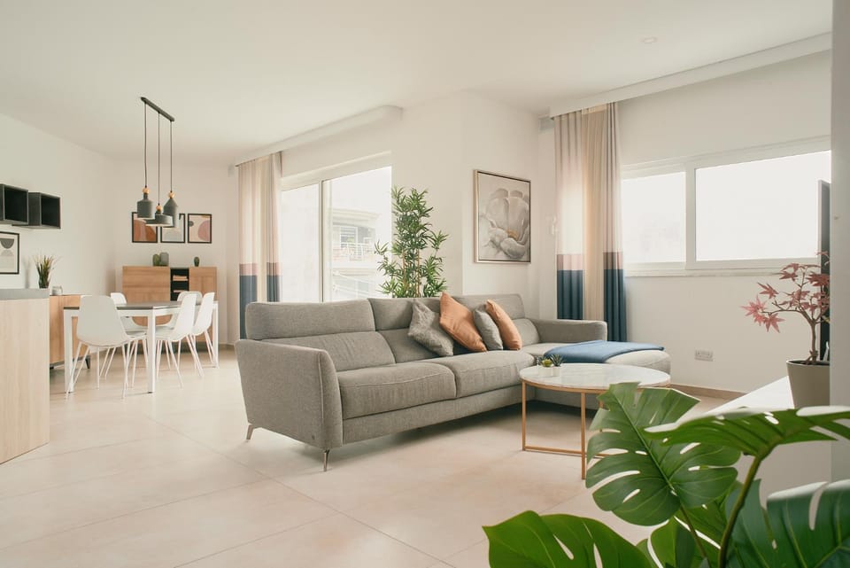 TV and multimedia, Balcony/Terrace, Living room, Decorative detail, Decorative detail, Seating area, Dining area, Beach, Garden view, Garden view, air conditioner