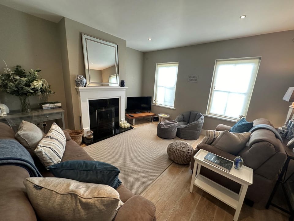 Living room, fireplace