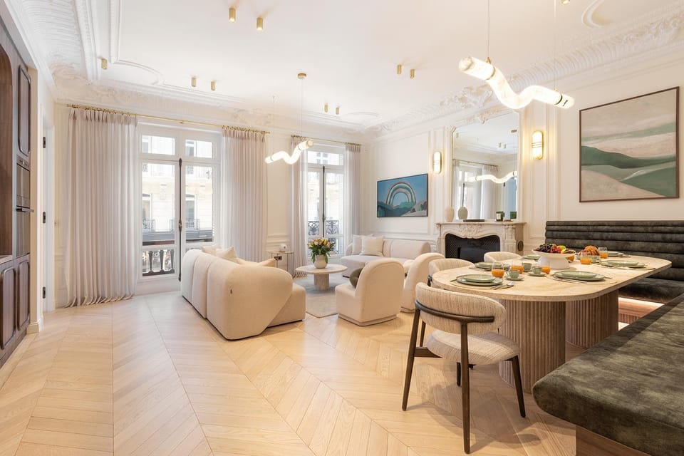 TV and multimedia, Living room, Seating area, Dining area