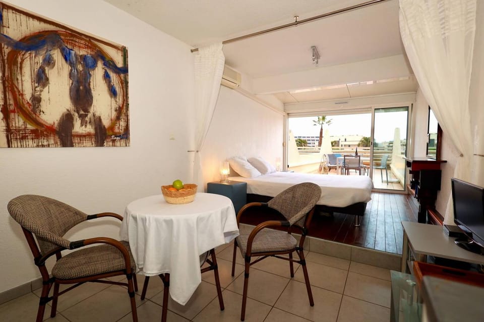 Studio DEAUVILLE - Héliopolis F 10 - By AGN - 2 personnes Apartment in Agde