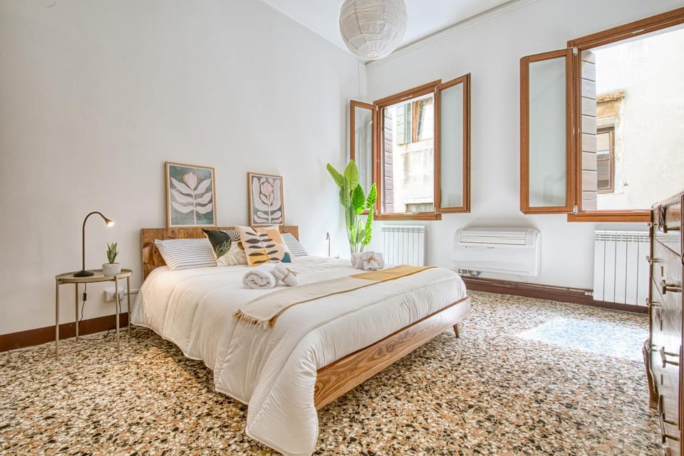 Bed, Photo of the whole room, Bedroom, internet, internet, towels, air conditioner